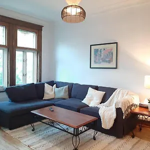 https://big-3br-appartment-at-olympic-stadium-at-pie-ix-metro-station.hotels-in-montreal.org