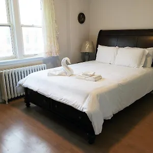  Séjour chez l'habitant Cozy Private Rm Heart Of North York Free Parking Full Kitchen Close To Downtown